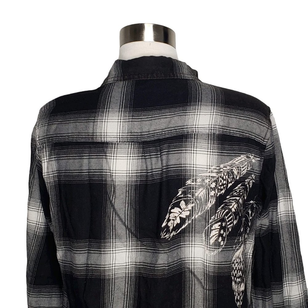 New Mossimo black plaid flannel shirt with feathers printed on the back SZ XS - Picture 3 of 9